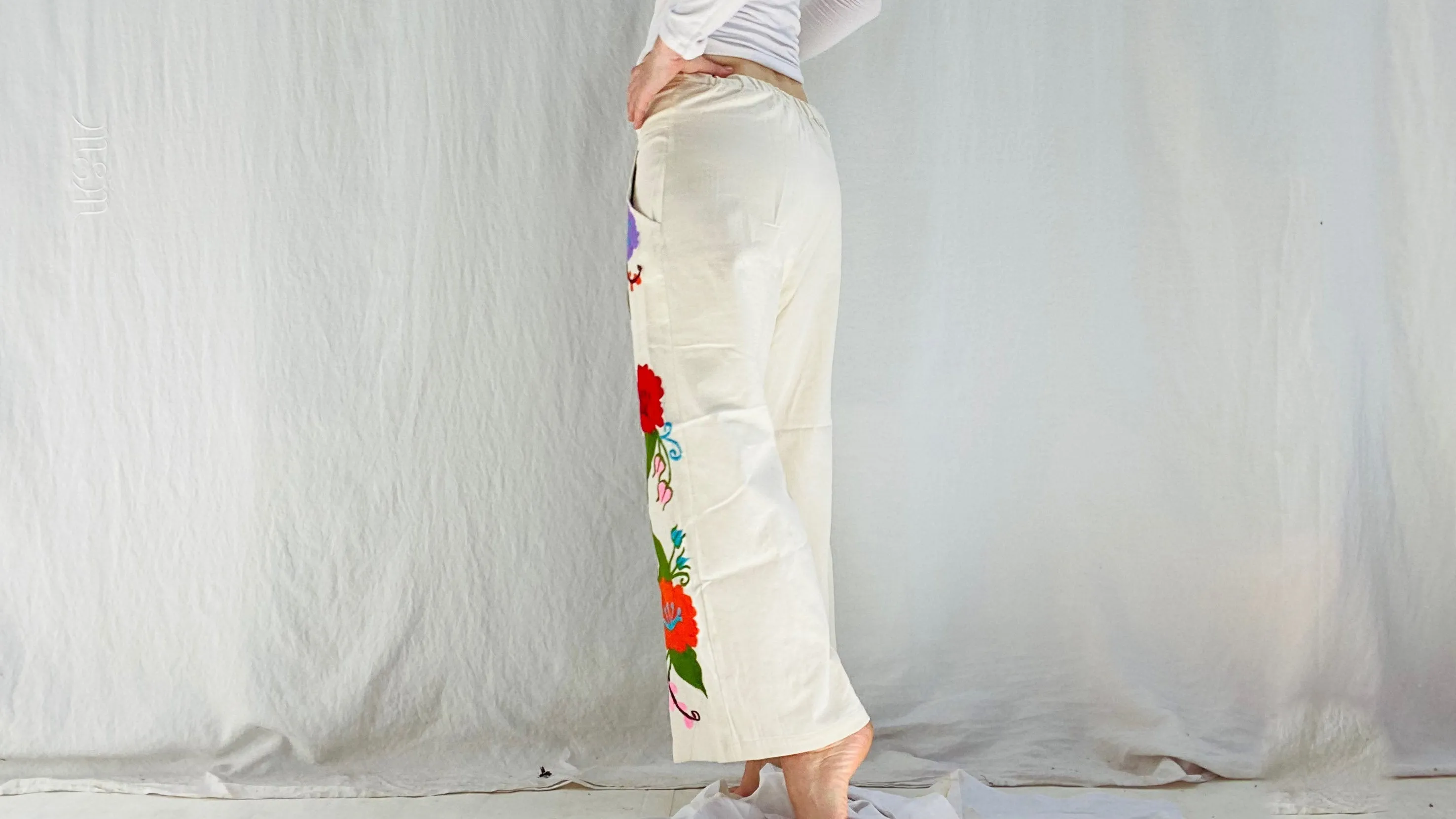 Wide Leg Embroidered Pants. Zinacantan, Mexico. XS-M. 0101