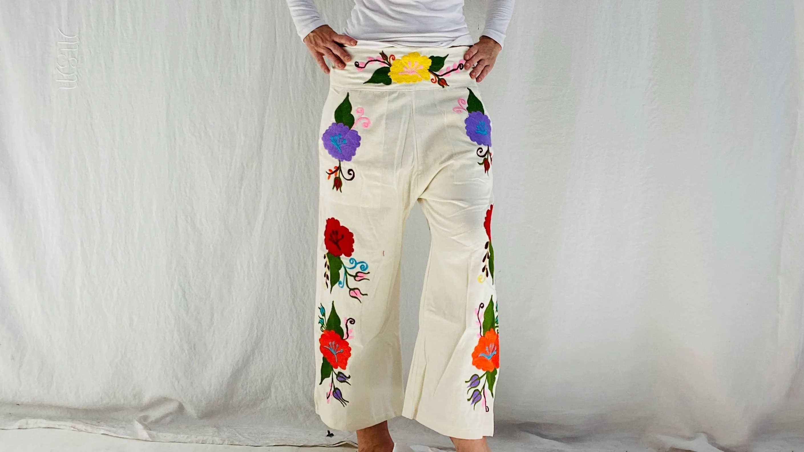 Wide Leg Embroidered Pants. Zinacantan, Mexico. XS-M. 0101